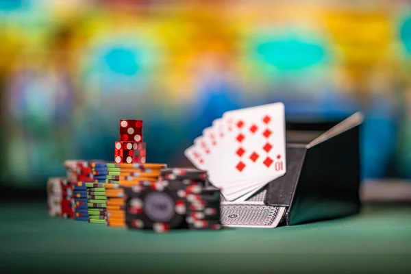 ハイステークスポーカーとクラップスは カジノでサイコロゲーム — ストック写真