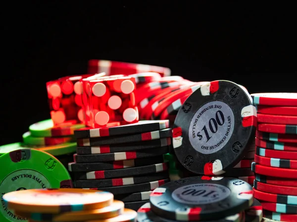 Casino Craps Dobbelstenen Chips Close Ondiepe Scherptediepte — Stockfoto