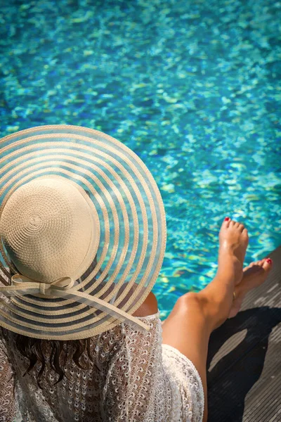 Woman Sitting Deck Swimming Pool — Stock Photo, Image