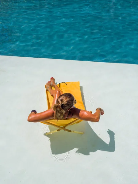 Kvinna Lyx Fem Stjärnor Spa Resort Poolen — Stockfoto