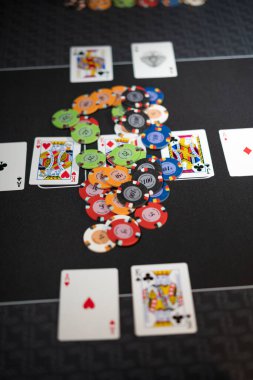 Yüksek bahisler Teksas 'ta oynanır. Kumarhanenin sığ sularında.