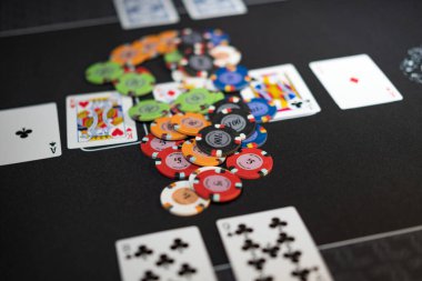 Yüksek bahisler Teksas 'ta oynanır. Kumarhanenin sığ sularında.