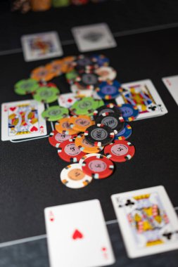 Yüksek bahisler Teksas 'ta oynanır. Kumarhanenin sığ sularında.