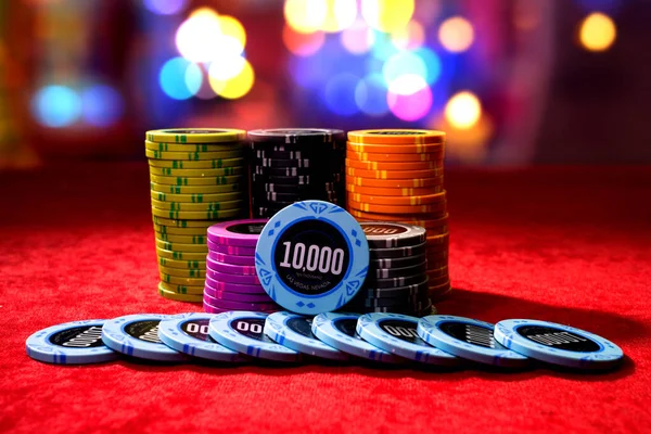 Hoge Waarde Casino Chips Een Speeltafel — Stockfoto