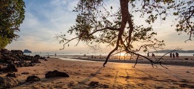 Ao Nang Krabi 'de gün batımı Tayland