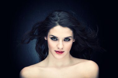 Güzel bir genç kadının portresi. 