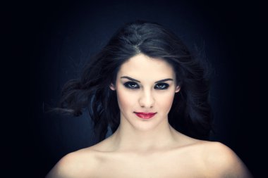 Güzel bir genç kadının portresi. 