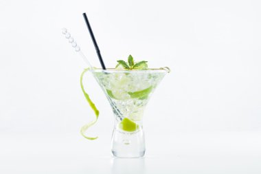 Beyaz arka plan üzerinde turuncu kireç