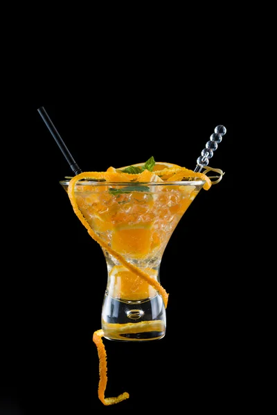 Mojito arancione su sfondo scuro — Foto Stock