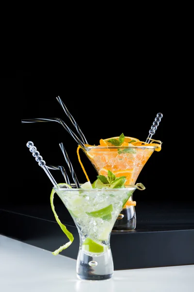 Orange and lime Mojito over black and white background — Stock Photo, Image