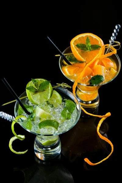 Frischer Limetten- und Orangenmojito — Stockfoto