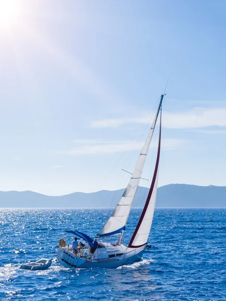 Yelkenli yat lefkada, Yunanistan — Stok fotoğraf