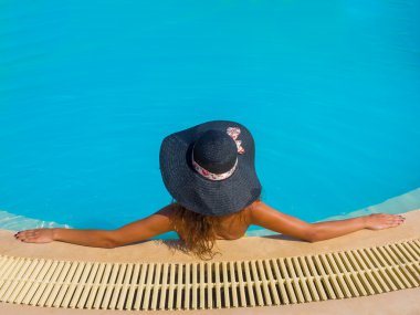 kadın bikini Yüzme Havuzu