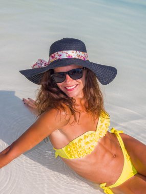 kadın bikini Yüzme Havuzu