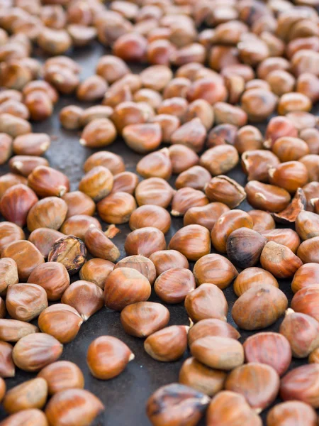 Roasting chestnuts — Stock Photo, Image