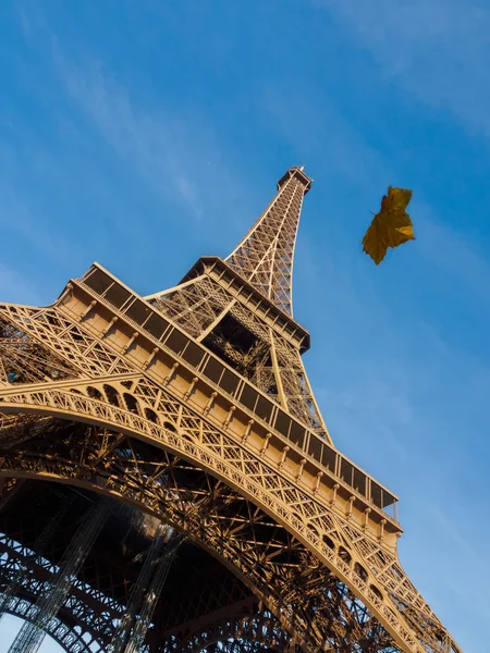 Vy över eiffeltornet i Paris. — Stockfoto
