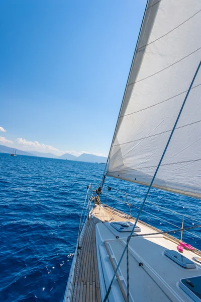 Iate à vela em Lefkada Grécia — Fotografia de Stock