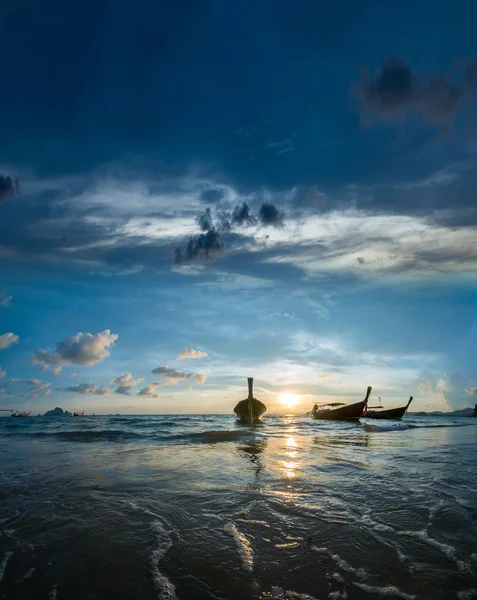 Barco em Krabi tailândia — Fotografia de Stock