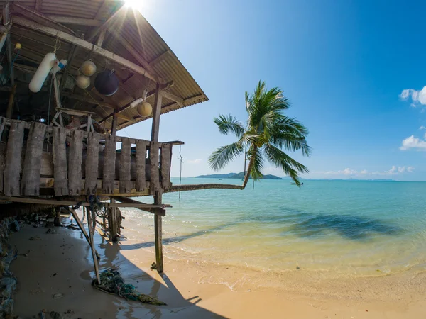 Cabaña de pescadores en la playa —  Fotos de Stock