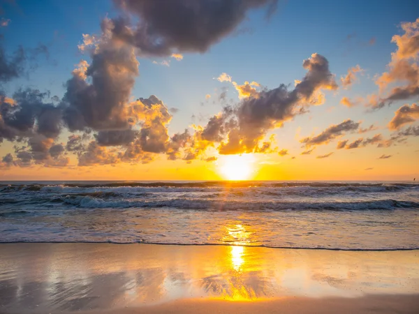 Nascer do sol do mar na ilha de Koh Samui — Fotografia de Stock