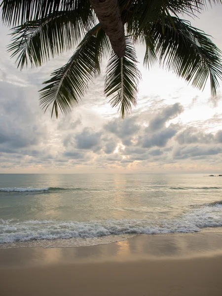 Salida del sol del mar en la isla de Koh Samui — Foto de Stock