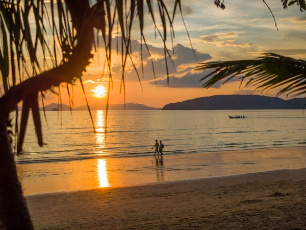 Puesta de sol en Krabi Tailandia — Foto de Stock