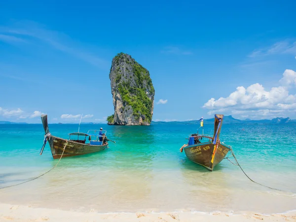 Boot phranang beach thailand — Stockfoto