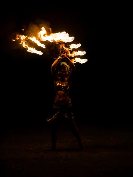 Fire dancer with traditionnal costume — Stock Photo, Image