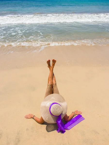 Mulher na praia em Bali — Fotografia de Stock