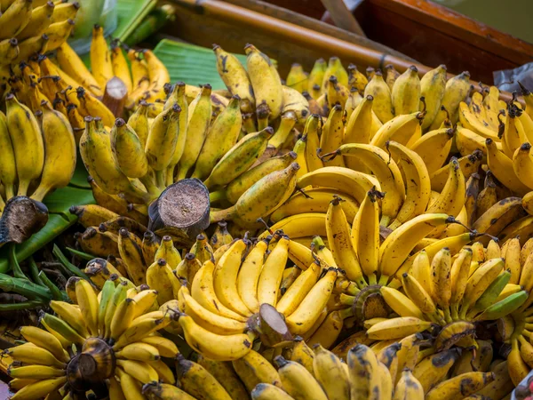 Drijvende markt in de buurt van bangkok in thailand — Stockfoto