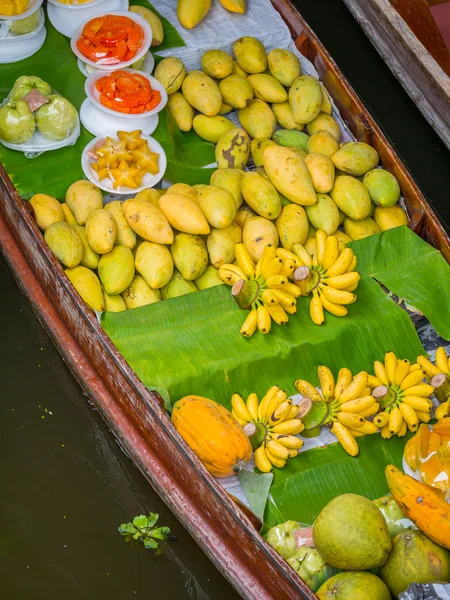 Marché flottant près de Bangkok en Thaïlande — Photo