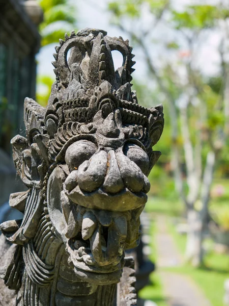 Socha v Taman Ujung vodní palác, Bali — Stock fotografie