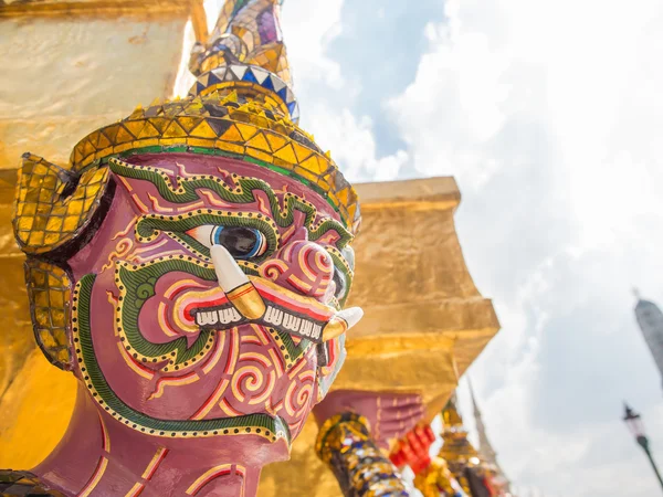 Großer Palast und Tempel des smaragdgrünen Buddha-Komplexes in Bangkok — Stockfoto