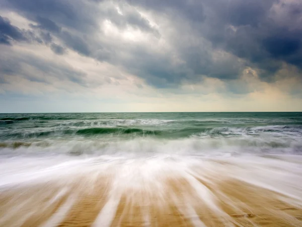 มหาสมุทรอินเดียในวันที่มีพายุ — ภาพถ่ายสต็อก