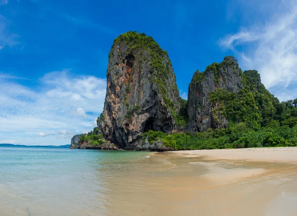 El ferrocarril tropical playa tailandia —  Fotos de Stock