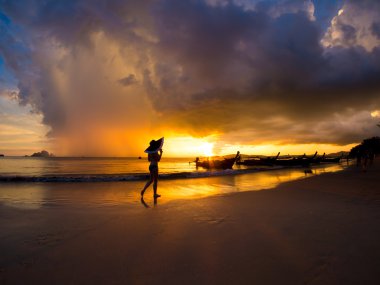 Günbatımı Ao Nang beach