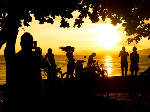 Zachód słońca na plaży Ao Nang — Zdjęcie stockowe