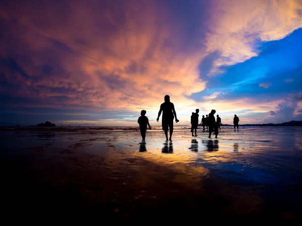 Zonsondergang op het strand van Ao Nang — Stockfoto