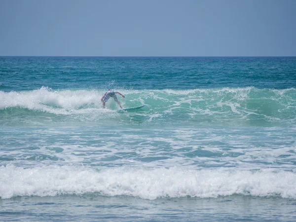 Surfen in Kuta Bali Indonesië — Stockfoto