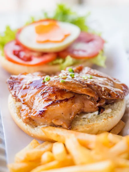 Yummy chicken burger with fries — Stock Photo, Image