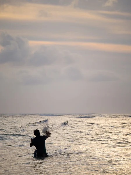 Fisherman on the beach of Kuta in Bali — Stock Photo, Image