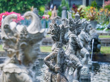 Taman Ujung su sarayda, Bali heykel