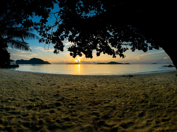 Belo nascer do sol em Rawai Phuket — Fotografia de Stock