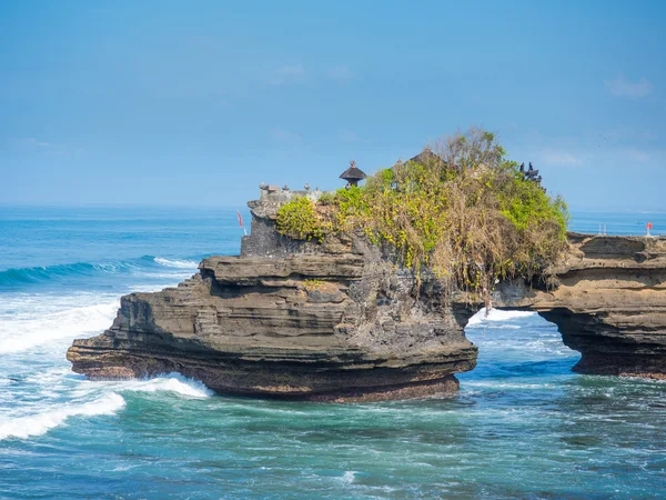 Tanah Lot temple, i ön Bali — Stockfoto