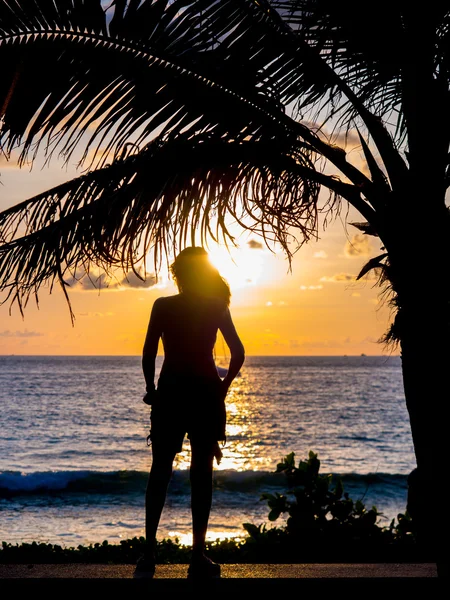 Woman watching the sunset in Phuket — Stock Photo, Image