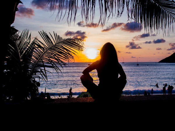 Woman watching the sunset in Phuket — Stock Photo, Image