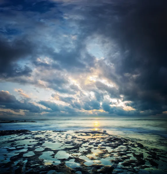 Il tempio Tanah Lot, nell'isola di Bali — Foto Stock