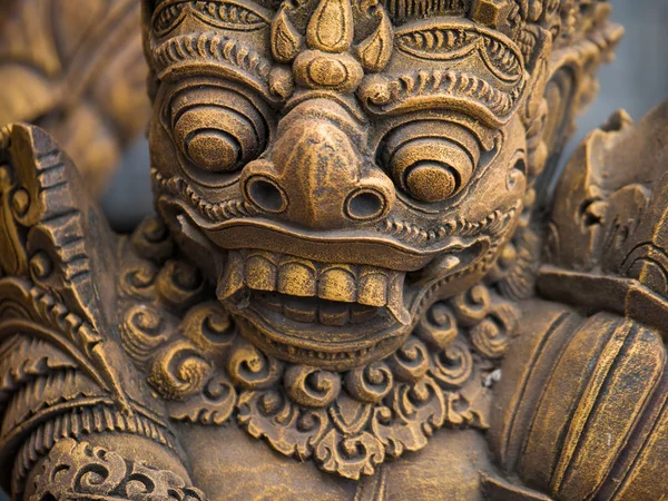 Gardian standbeeld bij de ingang van de tempel van Bali — Stockfoto