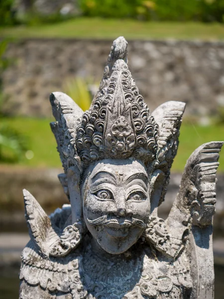 Socha v Taman Ujung vodní palác, Bali — Stock fotografie