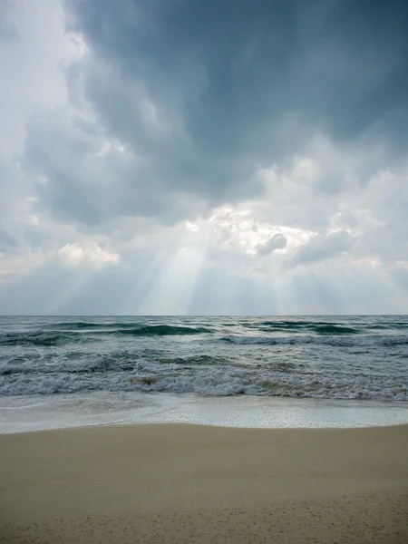 Stürmische See. ao nang krabi — Stockfoto